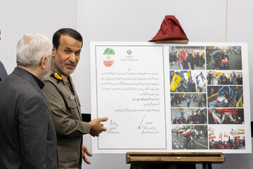 سردار بهمن کارگر، رئیس بنیاد حفظ آثار و نشر ارزش‌های دفاع مقدس در رونمایی از الواح آثار ملموس و ناملموس جنگ