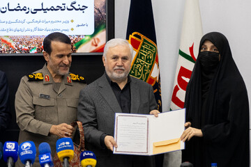 رونمایی از الواح آثار ملموس و ناملموس جنگ