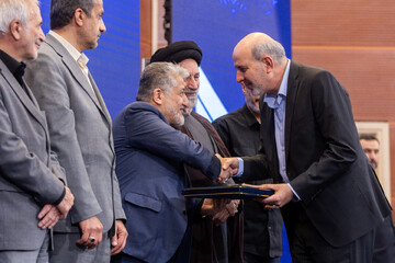 تجلیل از برگزیدگان یازدهمین دوره جشنواره فرهیختگان در چهل و چهارمین سالگرد تاسیس دانشگاه آزاد اسلامی