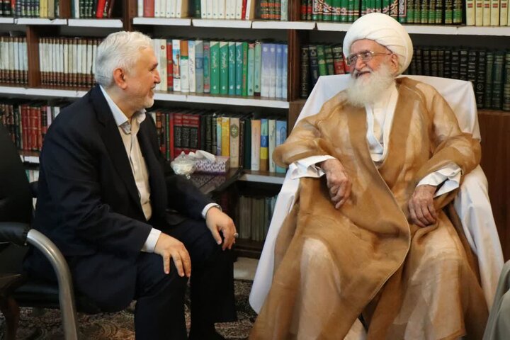 آیت‌الله نوری‌ همدانی: خدمت به مردم، مهم‌ترین وظیفه مدیران نظام است