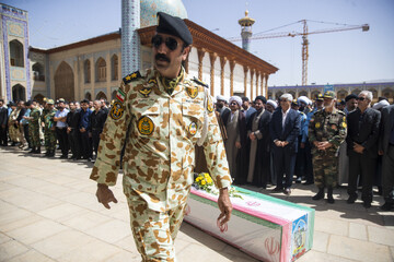 تشیع پیکر مطهر سروان  محمد آزادی شهید تیپ 55 هوابرد - حرم مطهر شاهچراغ (ع)