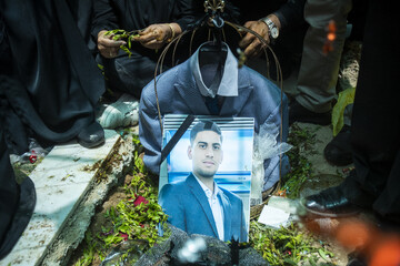 خاکسپاری پیکر مطهر سروان  محمد آزادی شهید تیپ 55 هوابرد - قطعه شهدای جنگ رمضان دارلرحمه شیراز