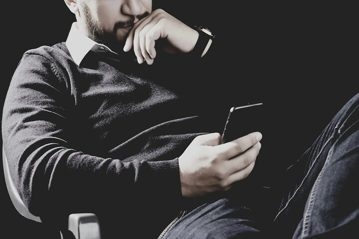 عشق به هوش مصنوعی کار این مرد را به بیمارستان روانی کشاند