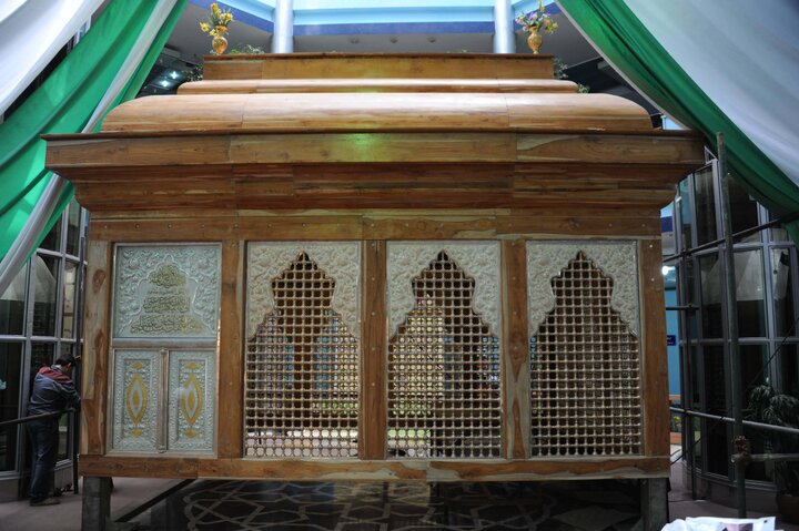 هنر ایرانی‌ها در حرم سفیر امام حسین(ع) + عکس
