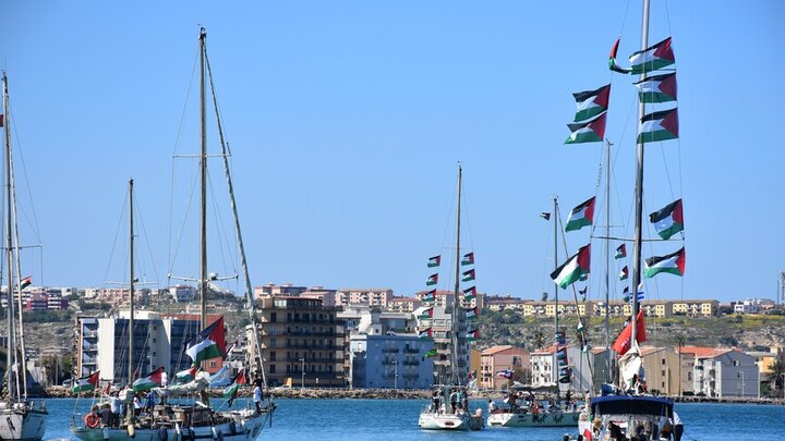 تجمع فلسطینیان در خان یونس در حمایت از ناوگان صمود
