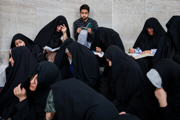 نجوای بندگی در ضیافت عرفه - حرم مطهر رضوی