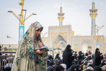 نجوای بندگی در ضیافت عرفه - حرم مطهر رضوی