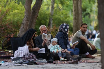 حضور خانوادگی مردم در مراسم دعای عرفه