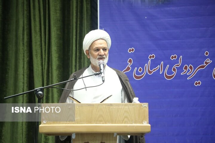 ۲۶۰ معلم برگزیده مدارس غیر دولتی در قم تجلیل شدند