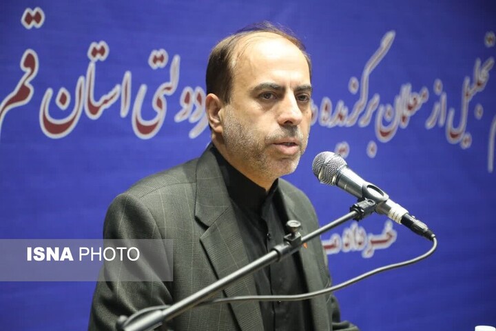 ۲۶۰ معلم برگزیده مدارس غیر دولتی در قم تجلیل شدند