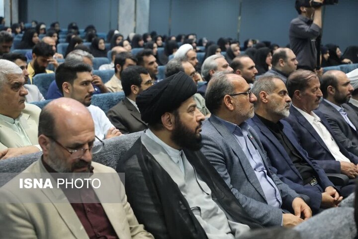 ۲۶۰ معلم برگزیده مدارس غیر دولتی در قم تجلیل شدند