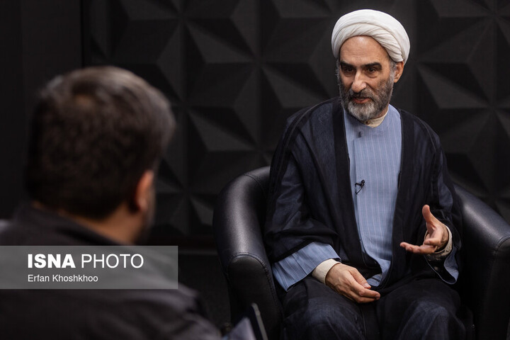 ویدیو/مبلغی: آیت‌الله سیدمجتبی خامنه‌ای شخصیتی اخلاقی، متواضع و باهوش هستند