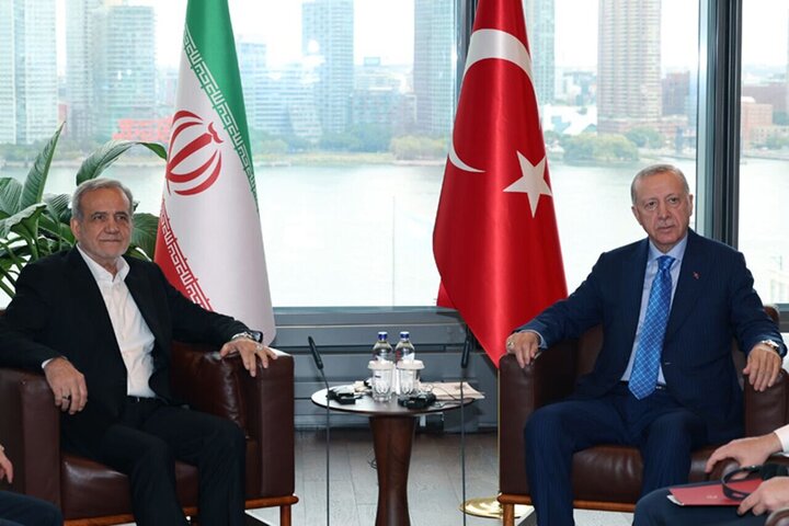 گفت‌وگوی تلفنی پزشکیان و اردوغان/ تأکید رئیس‌جمهور ترکیه بر حمایت از مذاکرات اسلام‌آباد