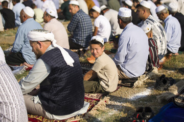 اقامه نماز عید قربان در آیین عید قربان روستای نیاز آباد