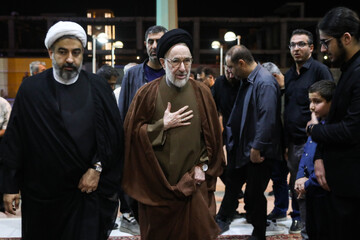 از سمت راست حجت‌الاسلام سیدمحمد خاتمی و حجت‌الاسلام صدوقی یادگار حجت الاسلام صدوقی در مراسم ختم خواهر سید محمد خاتمی