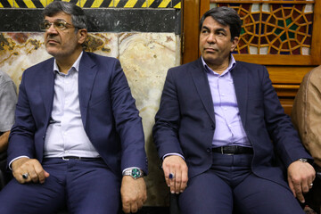 از سمت راست محمد علی طالبی استاندار کرمان و  محمد علی بابایی استاندار یزد در مراسم ختم خواهر سیدمحمد خاتمی - یزد