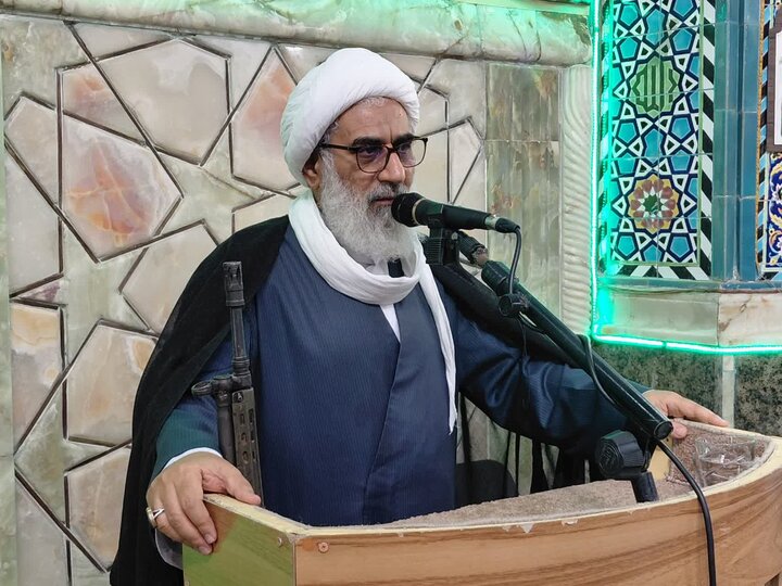 امام جمعه ورامین: شیعه با عزت زیر بار ذلت نمی‌رود / غدیر رسالت تبیینی امت اسلام