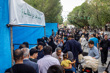 در حاشیه مراسم یادبود شهدای خانواده رهبر انقلاب در حرم عبدالعظیم(ع)