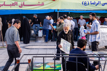 در حاشیه مراسم یادبود شهدای خانواده رهبر انقلاب در حرم عبدالعظیم(ع)