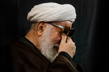 حجت‌الاسلام محمد محمدی گلپایگانی، رئیس دفتر رهبر معظم انقلاب اسلامی در مراسم یادبود شهدای خانواده رهبر انقلاب در حرم عبدالعظیم(ع)