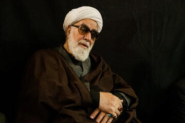 حجت‌الاسلام محمد محمدی گلپایگانی، رئیس دفتر رهبر معظم انقلاب اسلامی در مراسم یادبود شهدای خانواده رهبر انقلاب در حرم عبدالعظیم(ع)