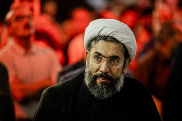 مصطفی رستمی رئیس نهاد نمایندگی رهبری در دانشگاه‌ها مراسم یادبود شهدای خانواده رهبر انقلاب در حرم عبدالعظیم(ع)