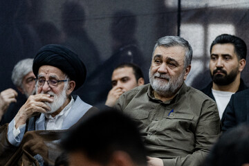 حسین اشتری در مراسم یادبود شهدای خانواده رهبر انقلاب در حرم عبدالعظیم(ع)