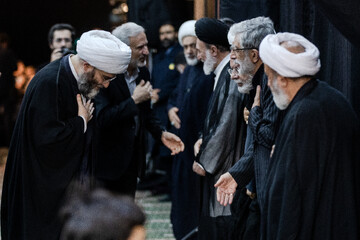 محمد قمی، رییس سازمان تبلیغات اسلامی در مراسم یادبود شهدای خانواده رهبر انقلاب در حرم عبدالعظیم(ع)
