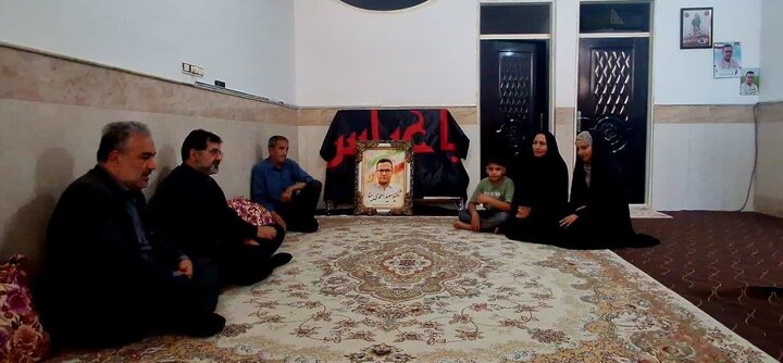 دیدار استاندار قم با خانواده شهید احمدی‌مینا