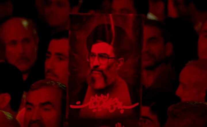 حضور پرشور مردم در مراسم یادبود شهدای خانواده رهبر انقلاب در حرم عبدالعظیم(ع)