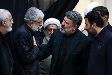 سعید حدادیان و غلامعلی حداد عادل در مراسم یادبود شهدای خانواده رهبر انقلاب در حرم عبدالعظیم(ع)