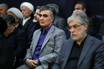محمدرضا فرزین در مراسم یادبود شهدای خانواده رهبر انقلاب در حرم عبدالعظیم(ع)