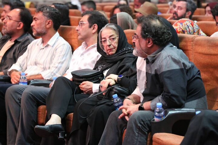 تقدیر هنرمندان از آتش‌نشانان جنگ