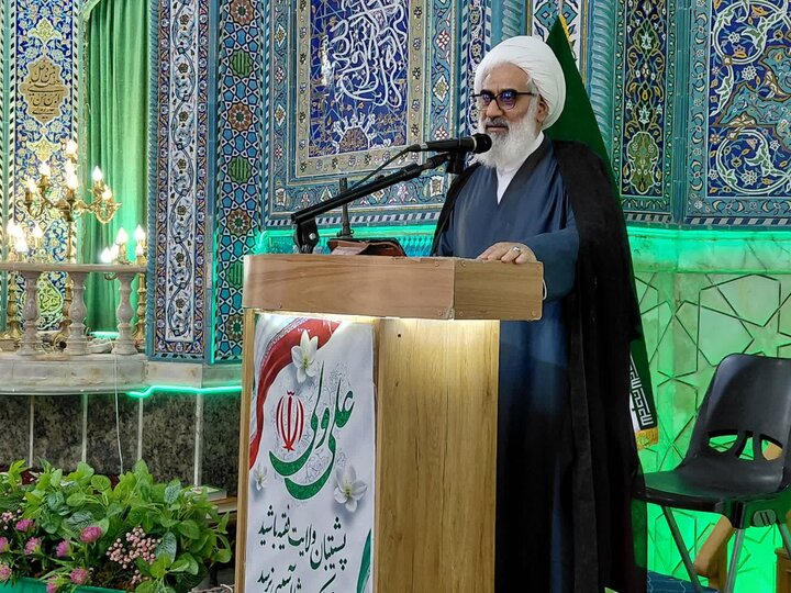 امام‌جمعه ورامین: حفظ جایگاه ولایت‌فقیه مهم‌ترین وظیفه امروز جامعه است