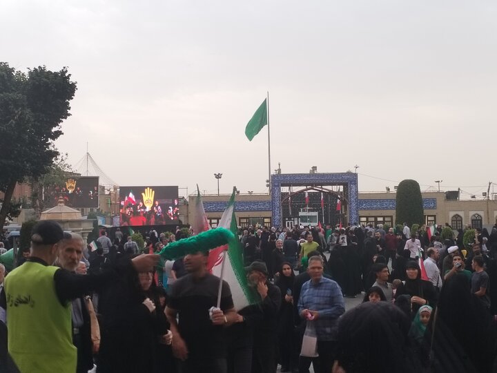 اشک و انتظار در قبله ری؛ مردم تهران در دومین روز یادبود «امام شهید» بی‌قرار شدند