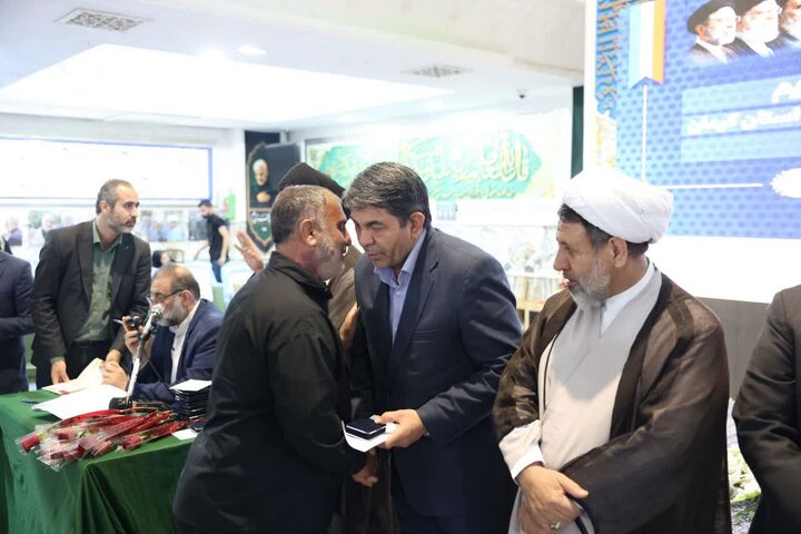 تکریم خانواده ۵۸ شهید جنگ رمضان در استان کرمان