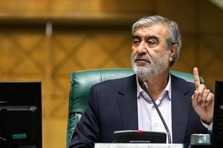 عزیزی: تصمیم‌گیری درباره تنگه هرمز حق ایران است/ روسیه و چین شرایط ویژه برای ترانزیت دارند
