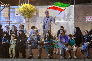 رونمایی از شناور تندروی هجومی ۲۷ رجب در میدان انقلاب