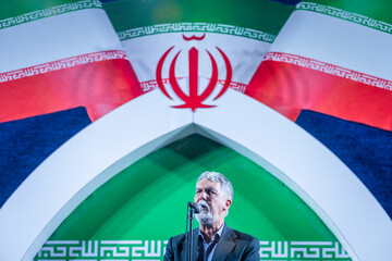 سخنرانی سید عباس صالحی، وزیر فرهنگ و ارشاد اسلامی در مراسم رونمایی از شناور تندروی هجومی ۲۷ رجب در میدان انقلاب
