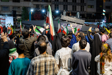 رونمایی از شناور تندروی هجومی ۲۷ رجب در میدان انقلاب