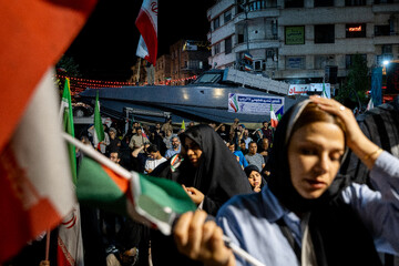 رونمایی از شناور تندروی هجومی ۲۷ رجب در میدان انقلاب