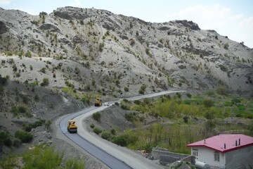 احداث فاز اول راه روستایی گیوک به طول ۲ کیلومتر