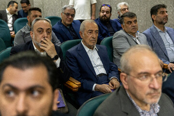مرتضی الویری در مراسم یادبود حاجیه خانم خدیجه خاتمی، خواهر سیدمحمد خاتمی