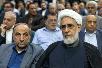 رسول منتجبنیا و سیداحمد حسینی در مراسم یادبود حاجیه خانم خدیجه خاتمی، خواهر سیدمحمد خاتمی