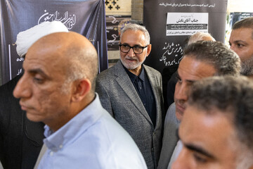 رضا خاتمی در مراسم یادبود حاجیه خانم خدیجه خاتمی، خواهر سیدمحمد خاتمی