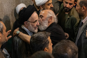 یونس شکرخواه و سید محمد خاتمی در مراسم یادبود حاجیه خانم خدیجه خاتمی