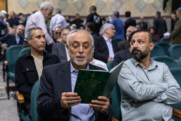 علی اکبر صالحی در مراسم یادبود حاجیه خانم خدیجه خاتمی، خواهر سیدمحمد خاتمی