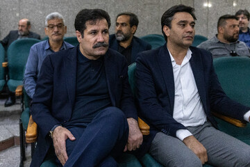 عبدالکریم حسینزاده، معاون رئیسجمهور در امور توسعه روستایی و مناطق محروم در مراسم یادبود حاجیه خانم خدیجه خاتمی، خواهر سیدمحمد خاتمی