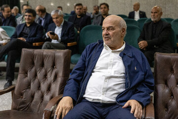 عیسی کلانتری در مراسم یادبود حاجیه خانم خدیجه خاتمی، خواهر سیدمحمد خاتمی