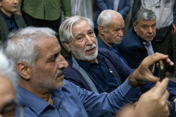 سیدمحمد صدر و فیضالله عربسرخی در مراسم یادبود حاجیه خانم خدیجه خاتمیخواهر سیدمحمد خاتمی